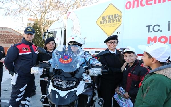 Çanakkale'de Öğrencilere Mobil Trafik TIR'ında Eğitim