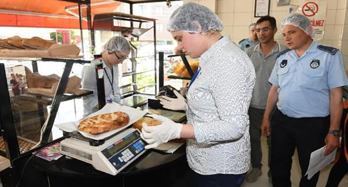 Çanakkale'de zabıta ekipleri, gıda ürünlerini denetledi