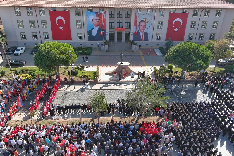 Cumhuriyet’imizin 100. Yılı Coşkusu Çanakkale’de Çelenk Sunma Töreniyle Başladı