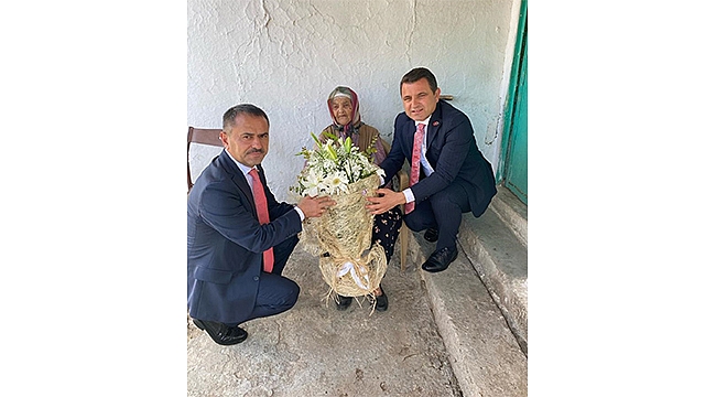 Cumhuriyetle Yaşıt Hanife Teyzeye Ziyaret 