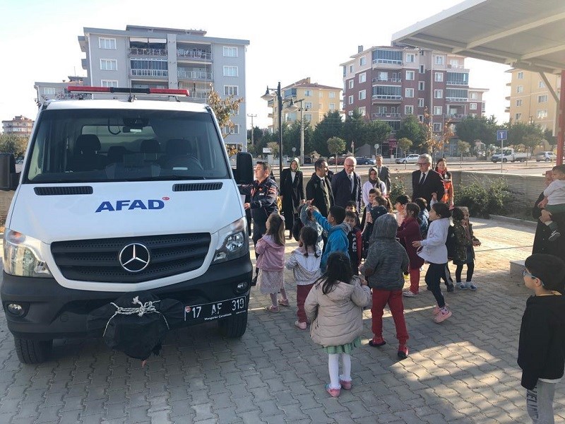 Deprem Anı, Çök Kapan Tutun ve Tahliye Tatbikatı Gerçekleştirildi