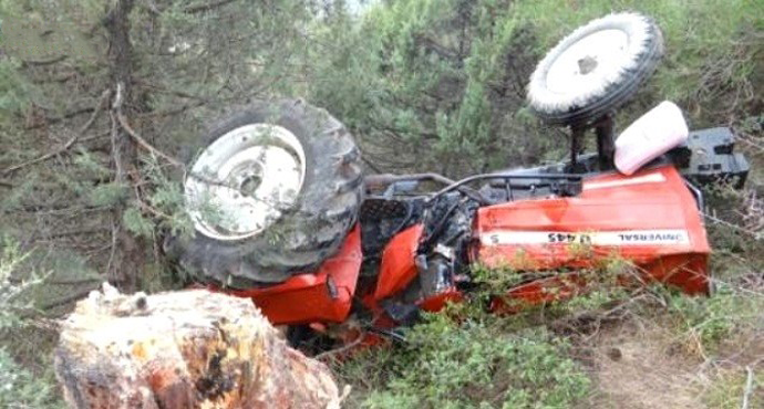 Devrilen traktörün altında kalan orman işçisi öldü