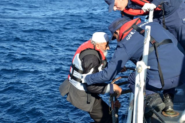 Düzensiz Göçmenlerin Arasında Yediden Yetmişe Herkes Var