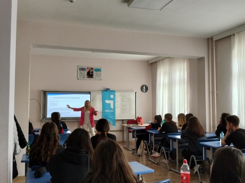 İŞKUR ÇANAKKALE’DEN YENİCE’DEKİ ÖĞRENCİLERE KARİYER PLANLAMA DESTEĞİ