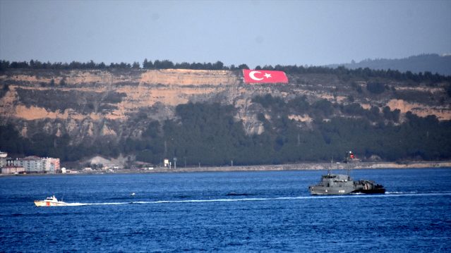 Romanya ve Almanya Askeri Gemileri Çanakkale Boğazı'ndan Geçti