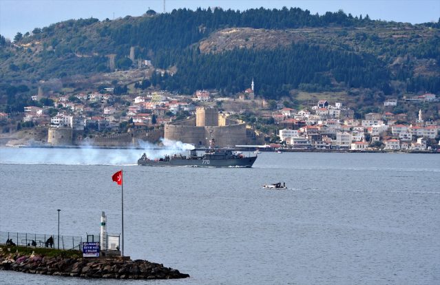 Rus Askeri Gemileri Çanakkale Boğazı'ndan Geçti