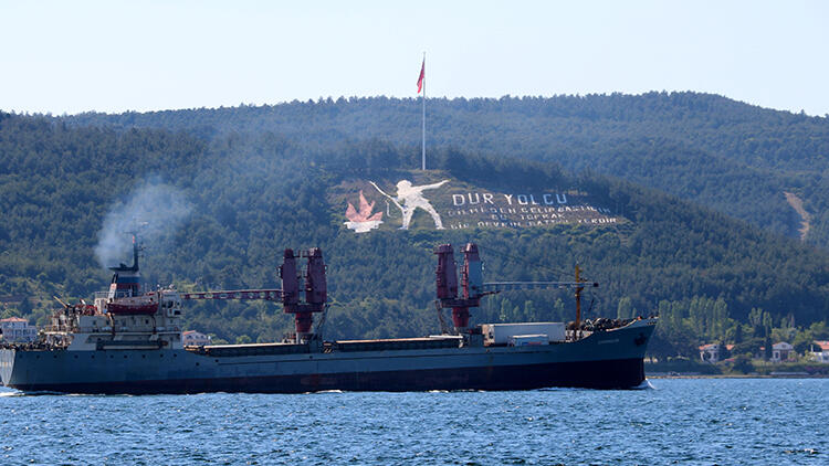 Rus Askeri Kargo Gemisi, Çanakkale Boğazı'ndan Geçti