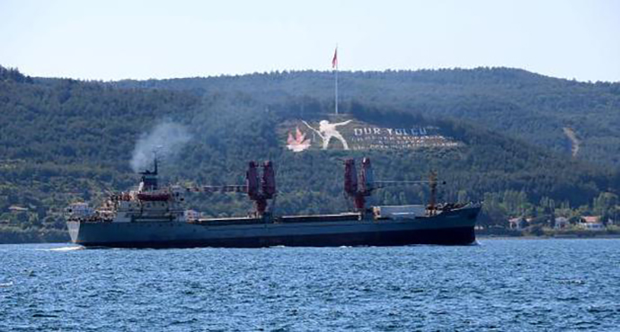 Rus askeri kargo gemisi, Çanakkale Boğazı'ndan geçti