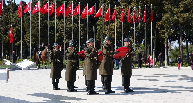 Şehitler Abidesi'nde Sade Tören