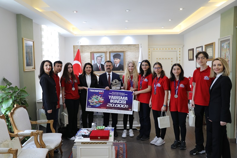 TEKNOFEST 2023 Finalinde Türkiye İkincisi Olan Öğrenciler Vali İlhami Aktaş’ı Ziyaret Etti