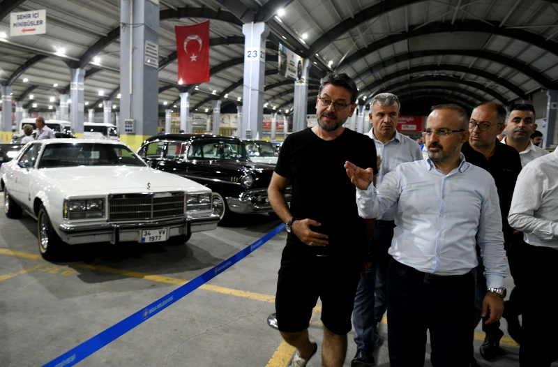 TURAN BİGA’DA KLASİK OTOMOBİL SERGİSİNİ ZİYARET ETTİ