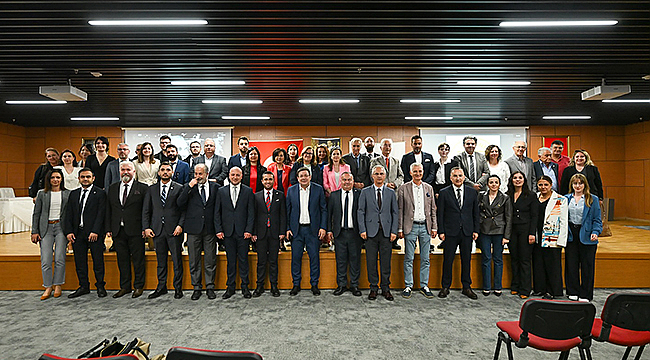 Uzun Yıllar Hukuka Hizmet Eden Avukatlara Plaket Takdim Edildi