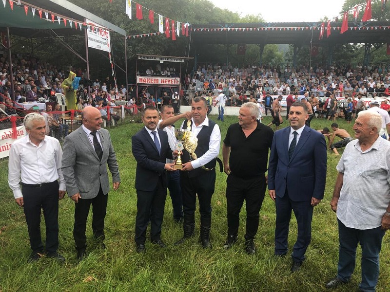 Vali İlhami Aktaş, Tarihi Çardak 288. Geleneksel Yağlı Pehlivan Güreşlerini İzledi
