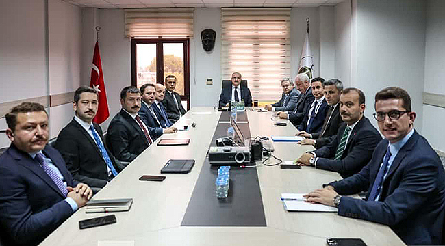 Vali Toraman Başkanlığında Kamu Hizmetler Değerlendirme Toplantısı Yapıldı