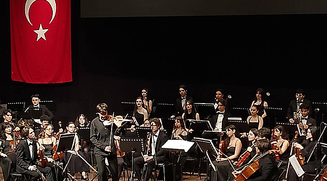 Vali  Toraman, Gençlik Senfoni Orkestrası Konserine Katıldı