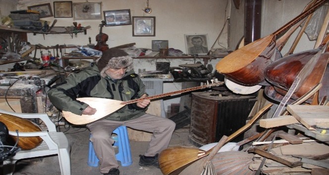 Yarım Asırdır Hem Yapıyor Hem Satıyor Hem Çalıyor