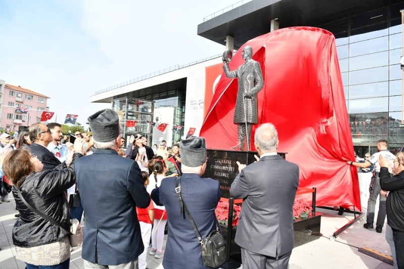 Yeni Meydana Anlam Katan Atatürk Heykelinin Açılışı Gerçekleşti