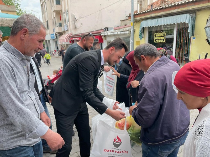 Zafer Partisi Milletvekili Adayları Bayramiç Pazarını Gezdi