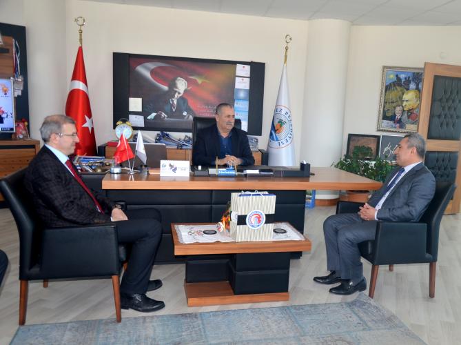 Rektör Prof. Dr. Yücel Acer, Kepez Belediye Başkanı Dr. Ömer Faruk Mutan’ı Ziyaret Etti