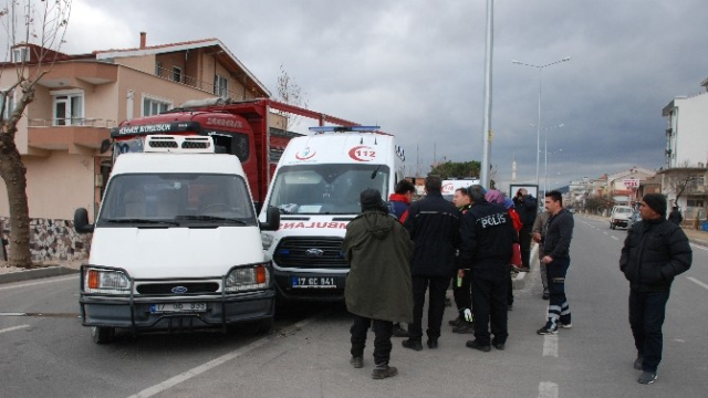 Ambulansa Minibüs Çarptı