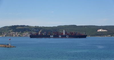 400 Metrelik Dev Konteyner Gemisi Çanakkale Boğazı'ndan Geçti 