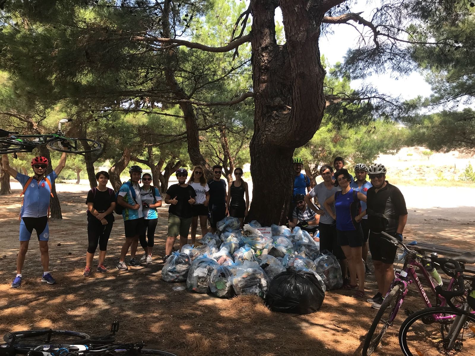 Çanakkale Bisiklet Platformu Gönüllülerinden Çevre Temizliği