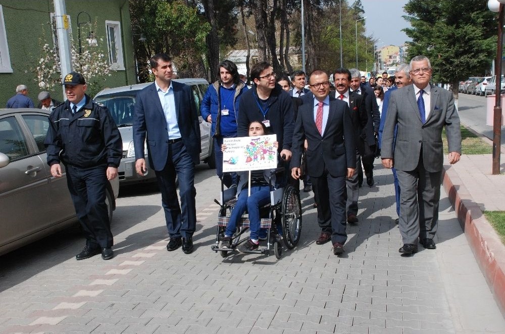 1’inci Bayramiç Otizm Farkındalık Yürüyüşü