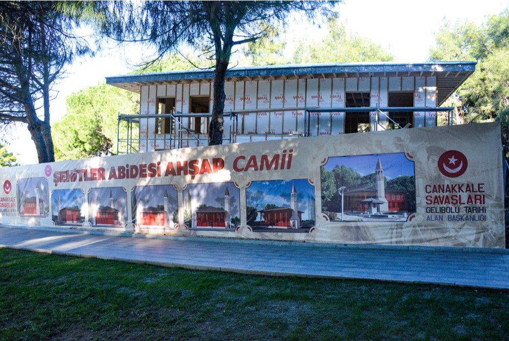Şehitler Abidesi'nde Camii Yükseliyor