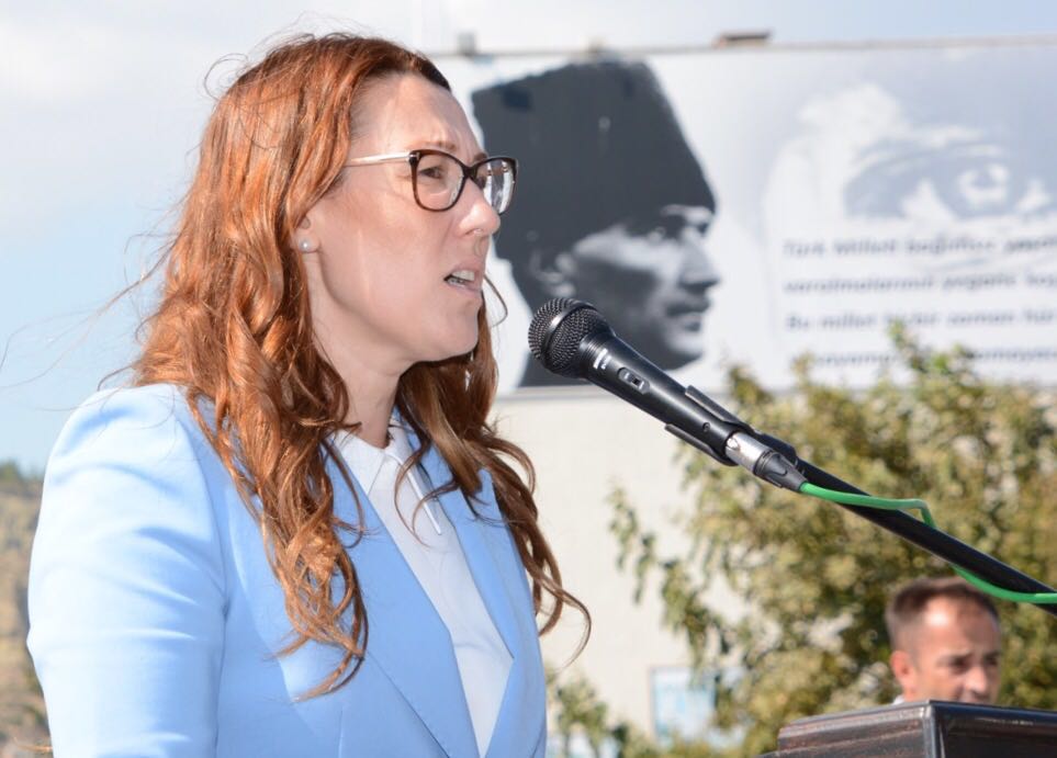 Ak Parti Çanakkale İl Başkanı Yeşim Karadağ'ın Öğretmenler Günü Mesajı