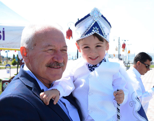 Lapseki Belediyesi'nden Toplu Sünnet Şöleni