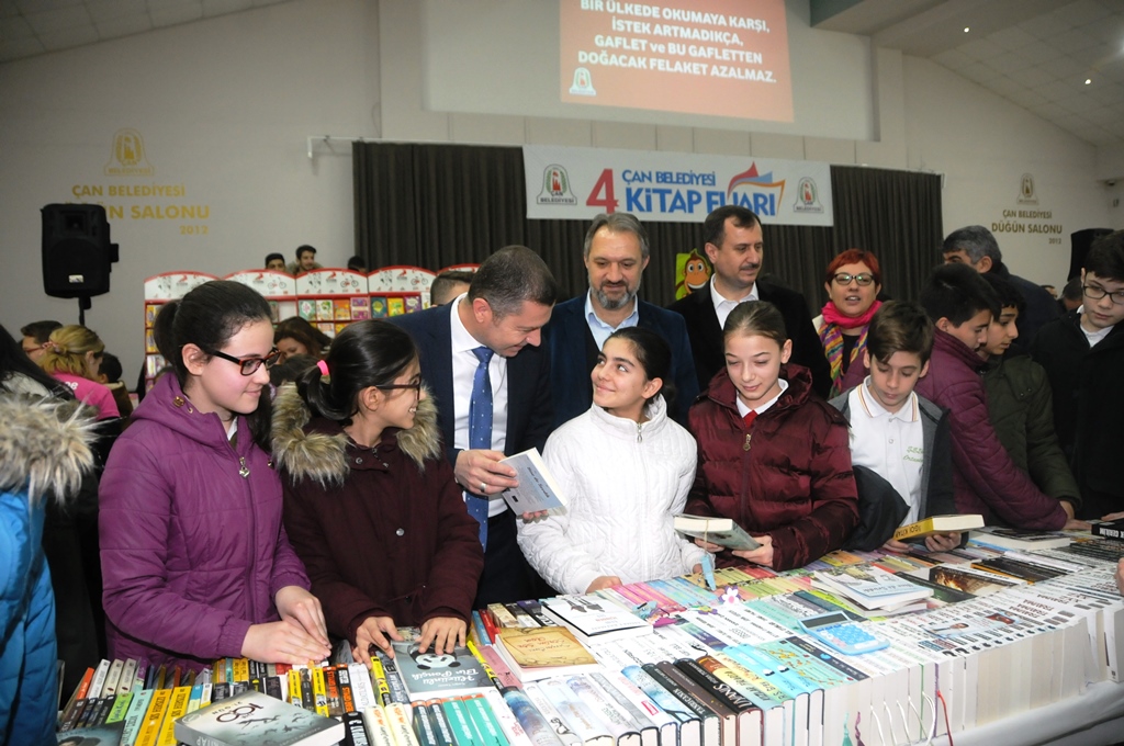 Çan Belediyesi 4. Kitap Fuarı’nda Yüzlerce Kitapsever Buluştu