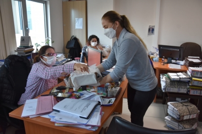 Ahmet Alp'in Ailesinden Belediye Personeline Lokum İkramı