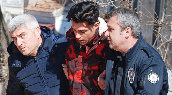 Amcasının Oğlunu 17 Kez Bıçaklayarak Öldürdü