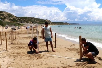 Ayazma Plajı’nda Sosyal Mesafeli Tatil Hazırlığı 