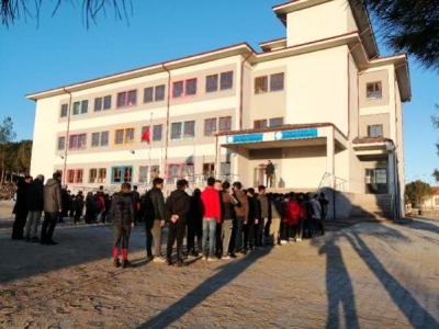Ayvacık'ta Depremzede Öğrenciler, Yeni Okullarına Kavuştu