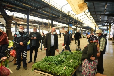 Başkan Gökhan Salı Pazarını Denetledi