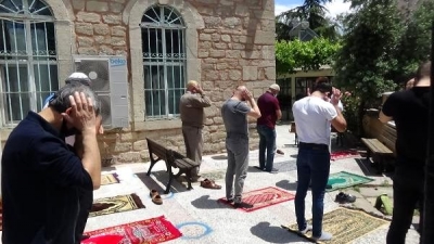 Çanakkale'de Cuma Namazı Sosyal Mesafeli Kılındı