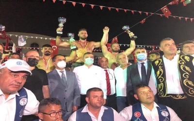 Çardak Güreşlerinin Başpehlivanı Nedim Gürel Oldu