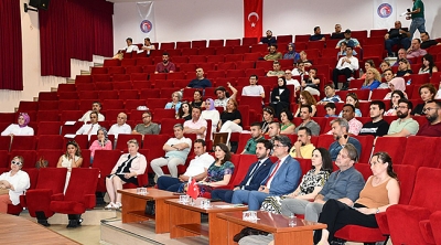 ÇOMÜ'de Çalışma Hayatında Yapay Zekâ Eğitimi Düzenlendi
