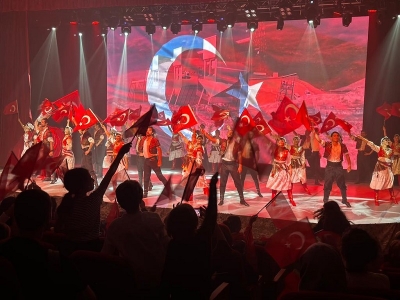 Cumhuriyet’imizin 100. Yılında Çanakkale’de 'Zafere Doğru CUMHURİYET DOĞUYOR' Gösterisi Sahnelendi