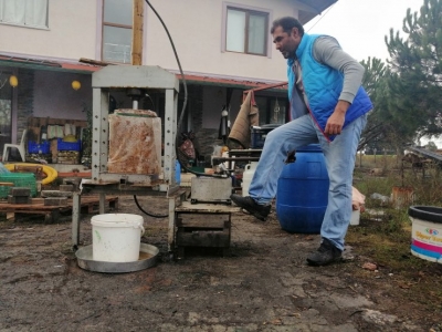 Dolunun Vurduğu Armutlardan Pekmez Yaptı