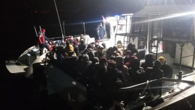 Ezine'de 102 Kaçak Göçmen Yakalandı