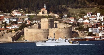 Fransız Mayın Avlama Gemisi Çanakkale Boğazı'ndan Geçti