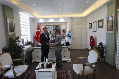 Güney Akçer’den Vali İlhami Aktaş’a Veda Ziyareti