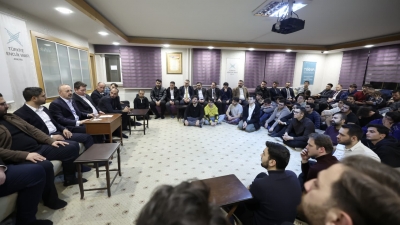 İçişleri Bakan Yardımcısı Bülent Turan, TÜGVA'da gençlerle buluştu