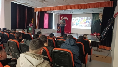 Lapseki’de Öğrencilere CV Hazırlama ve Mülakat Semineri Düzenlendi