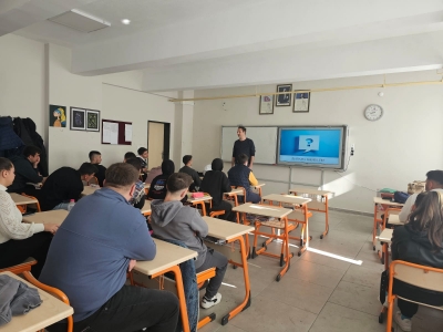 Lise Öğrencileri, İŞKUR’un İş Arama Becerileri ve Mülakat Konulu Seminerine Katıldı