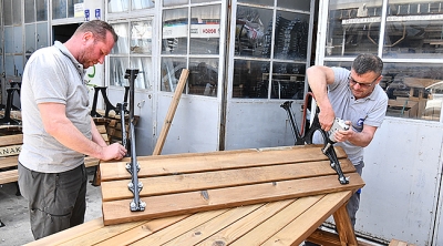 Okullara Bank ve Piknik Masası Desteği Sürüyor