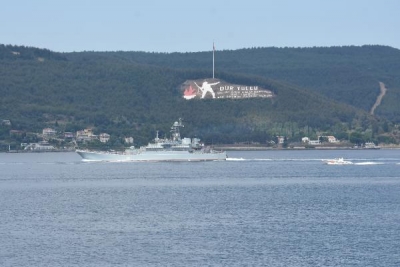 Rus Savaş Gemisi ve Denizaltısı Çanakkale Boğazı'ndan Geçti