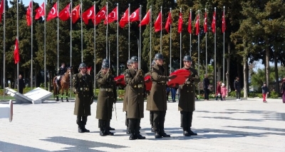 Şehitler Abidesi'nde Sade Tören